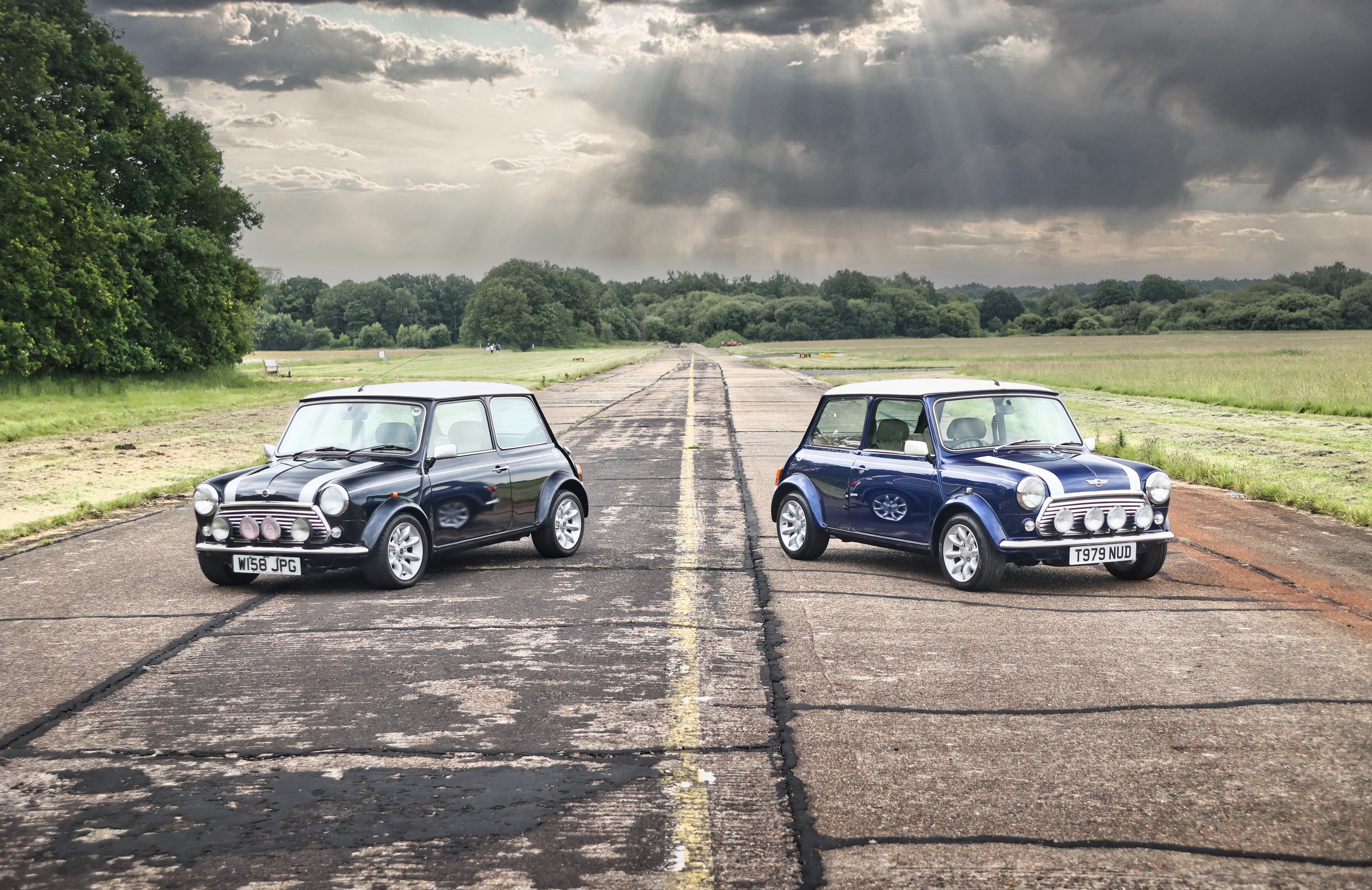 The difference between the Mini Cooper Sport and a Mini Cooper Sportspack